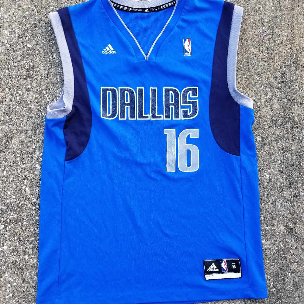 Peja Stojakovic jersey  -  size medium